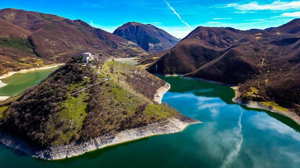 Stanza Con Terrazzo Vista Lago - Lakeholiday 卡斯泰尔迪托拉 外观 照片