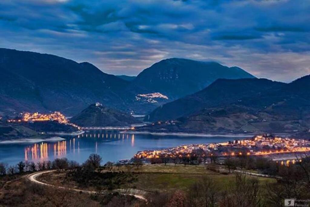Stanza Con Terrazzo Vista Lago - Lakeholiday 卡斯泰尔迪托拉 外观 照片