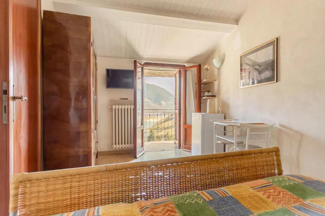 Stanza Con Terrazzo Vista Lago - Lakeholiday 卡斯泰尔迪托拉 外观 照片